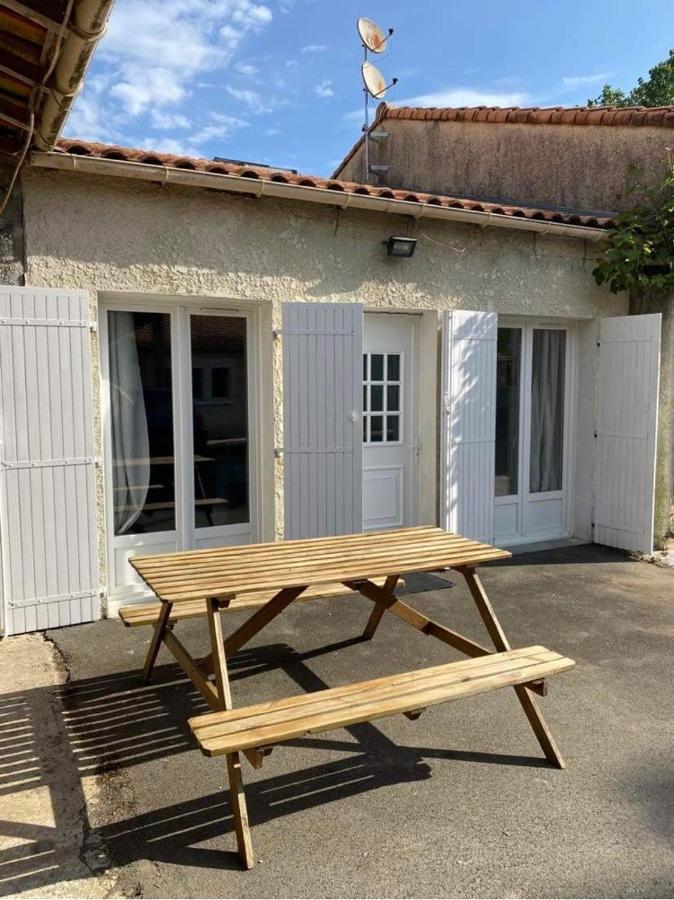 Gite Le Verger Soulignonne Exterior foto